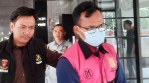 Selewengkan Dana Desa Ratusan Juta untuk Judol, Sekdes Cipaku Majalengka Ditahan Kejari