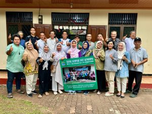 Camat Bekasi Selatan Serahkan SK Bank Sampah Kemuning RW 13, Berharap Nantinya Hibah RW 100 juta Bisa Dioptimalkan