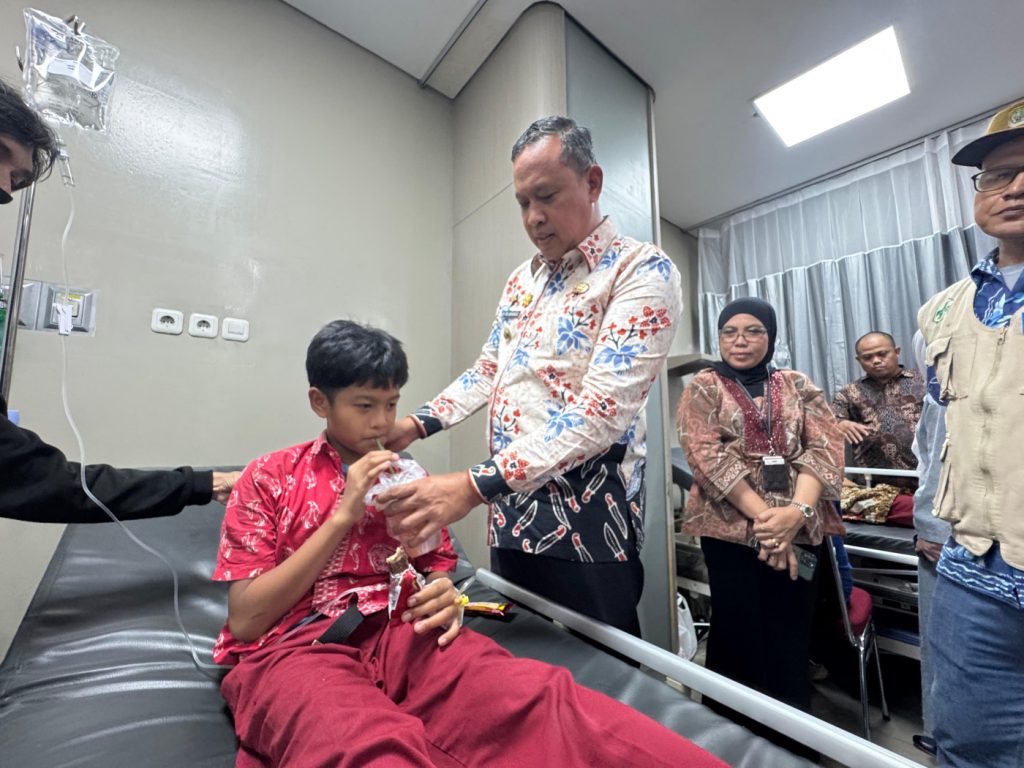Wali Kota Bekasi Temui Korban Keracunan MBG,Pastikan Penanganan Cepat dan Evaluasi Menyeluruh